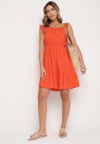 Born2be - Pomarańczowa Sukienka z Wiskozą o Rozkloszowanym Kroju z Gumką w Pasie Lirimere. Okazja: na co dzień. Typ kołnierza: kołnierz z falbankami. Kolor: pomarańczowy. Materiał: wiskoza. Długość rękawa: na ramiączkach. Styl: elegancki, casual #5