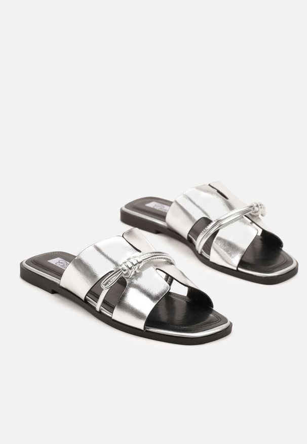 Born2be - Srebrne Klapki z Wycięciami i Wiązaniem Tesuila. Okazja: na co dzień, na spacer. Kolor: srebrny. Materiał: jeans. Sezon: lato. Styl: casual, elegancki