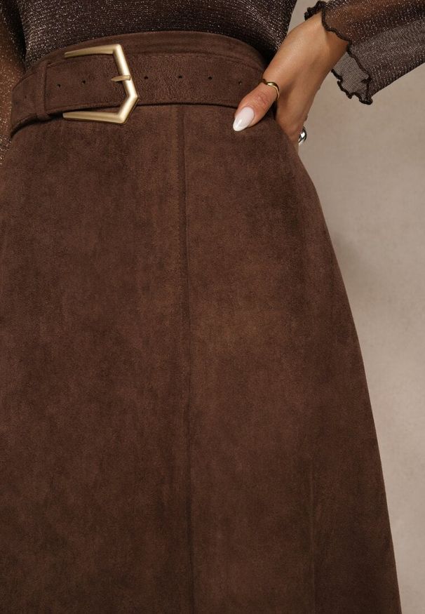 Renee - Brązowa Spódnica z Wiskozy z Bawełną z Imitacji Zamszu z Paskiem Oliweda. Okazja: na co dzień. Kolor: brązowy. Materiał: wiskoza, zamsz, bawełna. Styl: casual