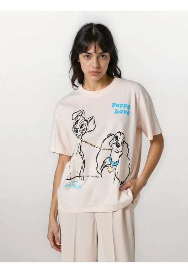 Sinsay - Bawełniana koszulka z nadrukiem Lady and the Tramp - kremowy. Kolor: kremowy. Materiał: bawełna. Wzór: nadruk