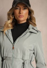 Renee - Jasnoniebieska Kurtka Parka z Odpinanym Kapturem i Troczkiem w Talii Labiana. Kolor: zielony. Materiał: tkanina #3