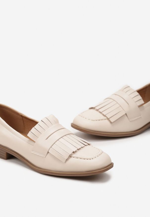 Born2be - Beżowe Mokasyny Ozdobione Frędzlami Przy Kwadratowym Nosku Passa. Okazja: na co dzień. Zapięcie: bez zapięcia. Kolor: beżowy. Materiał: jeans. Wzór: aplikacja. Styl: casual, elegancki