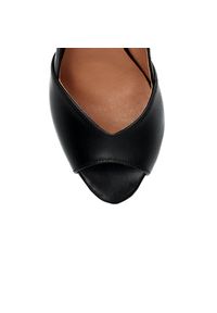 Arturo Vicci - Czółenka czarne peep toe. Nosek buta: otwarty. Kolor: czarny. Materiał: skóra. Obcas: na obcasie. Styl: klasyczny. Wysokość obcasa: średni