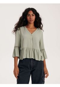 Reserved - Bluzka z wiskozy - oliwkowy. Kolor: oliwkowy. Materiał: wiskoza. Wzór: gładki #1