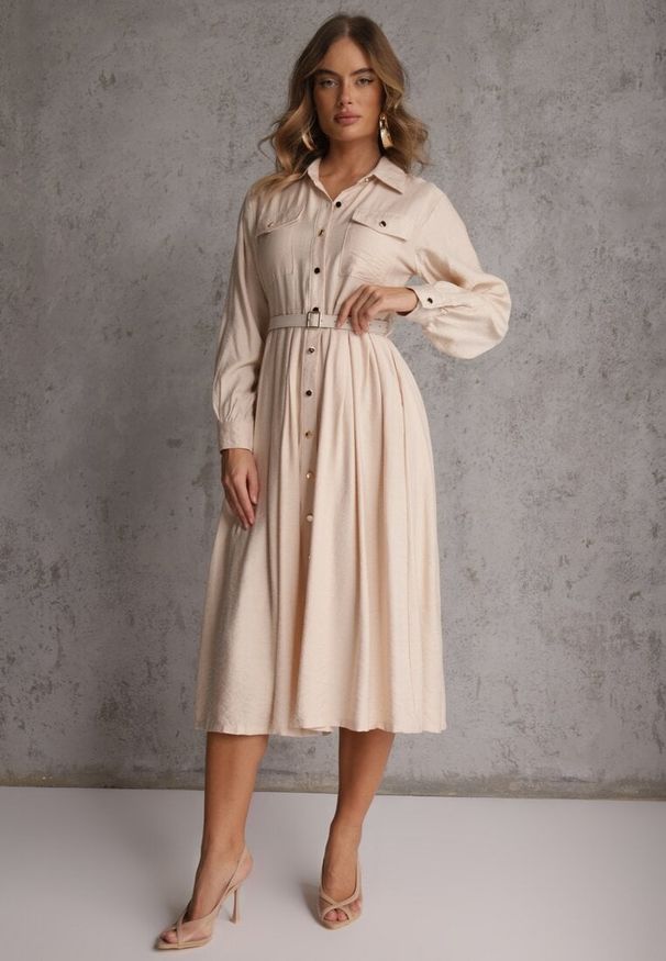 Renee - Beżowa Sukienka Rozkloszowana z Wiskozy o Koszulowym Kroju z Paskiem Anteis. Kolor: beżowy. Materiał: wiskoza. Wzór: aplikacja. Typ sukienki: koszulowe. Styl: elegancki
