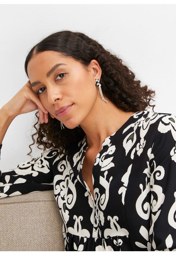 bonprix - Sukienka tunikowa z lejącej wiskozy. Kolor: czarny. Materiał: wiskoza. Wzór: nadruk