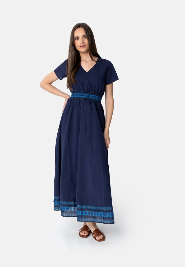 Volcano - Długa sukienka G-DIANTA. Typ kołnierza: dekolt w serek. Kolor: niebieski. Wzór: gładki, kolorowy. Typ sukienki: rozkloszowane, sportowe, proste. Materiał: bawełna, skóra, materiał, jeans. Długość rękawa: krótki rękaw. Sezon: lato. Styl: sportowy. Długość: maxi