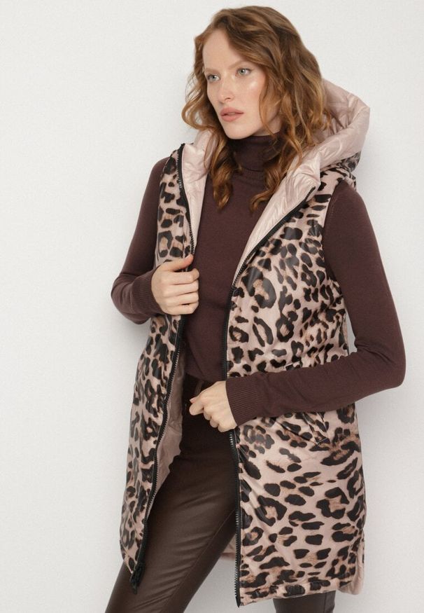 Born2be - Złoto-Różowa Dwustronna Pikowana Kamizelka z Kapturem Ennorwe. Okazja: na spacer, na co dzień. Typ kołnierza: kaptur. Kolor: złoty. Materiał: jeans. Sezon: jesień. Styl: casual, klasyczny