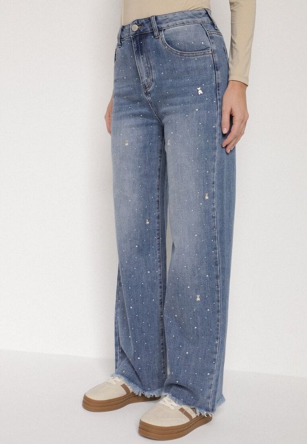 Born2be - Niebieskie Jeansy z Szerokimi Nogawkami i Wysokim Stanem Zdobione Cyrkoniami Felira. Okazja: na co dzień, do pracy. Stan: podwyższony. Kolor: niebieski. Wzór: aplikacja. Styl: casual, elegancki