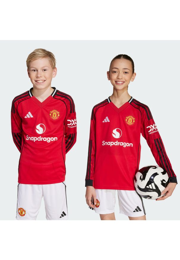 Adidas - Koszulka Manchester United 25/26 Long Sleeve Home Kids. Kolor: czerwony. Długość rękawa: długi rękaw. Sport: piłka nożna