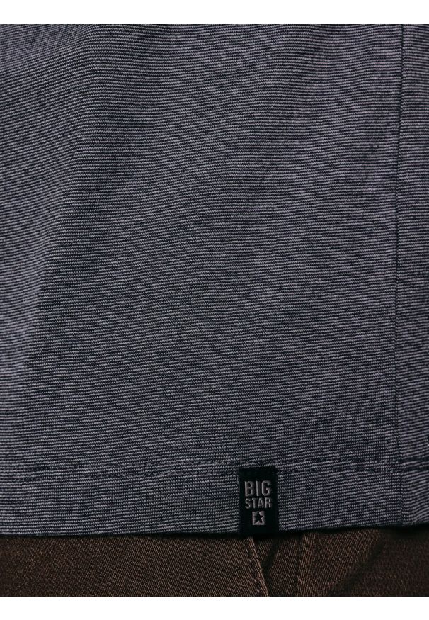 Big-Star - Koszulka męska z logo BIG STAR na piersi czarna Lobber 906. Okazja: do pracy, na co dzień. Kolor: czarny. Materiał: materiał, jeans, bawełna. Wzór: aplikacja. Styl: casual