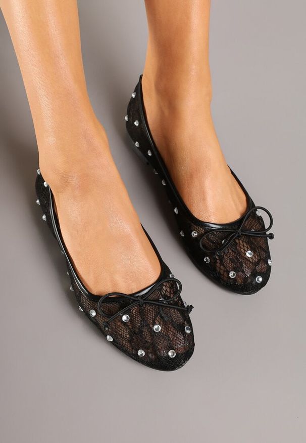 Renee - Czarne Siateczkowe Balerinki na Płaskiej Podeszwie z Cyrkoniami i Koronką Froresi. Kolor: czarny. Materiał: koronka. Wzór: koronka. Obcas: na płaskiej podeszwie. Styl: wizytowy, elegancki