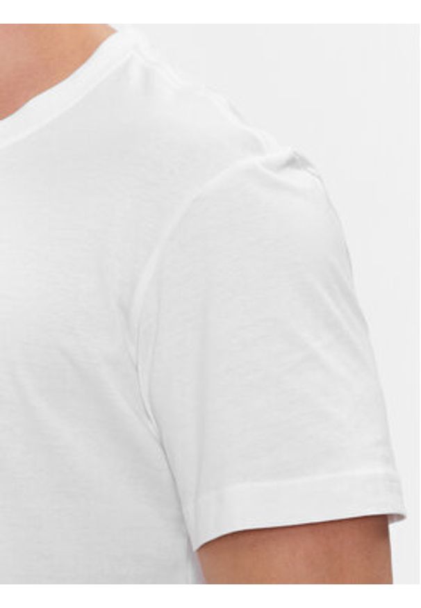 Calvin Klein Jeans T-Shirt J30J325268 Biały Regular Fit. Kolor: biały. Materiał: bawełna