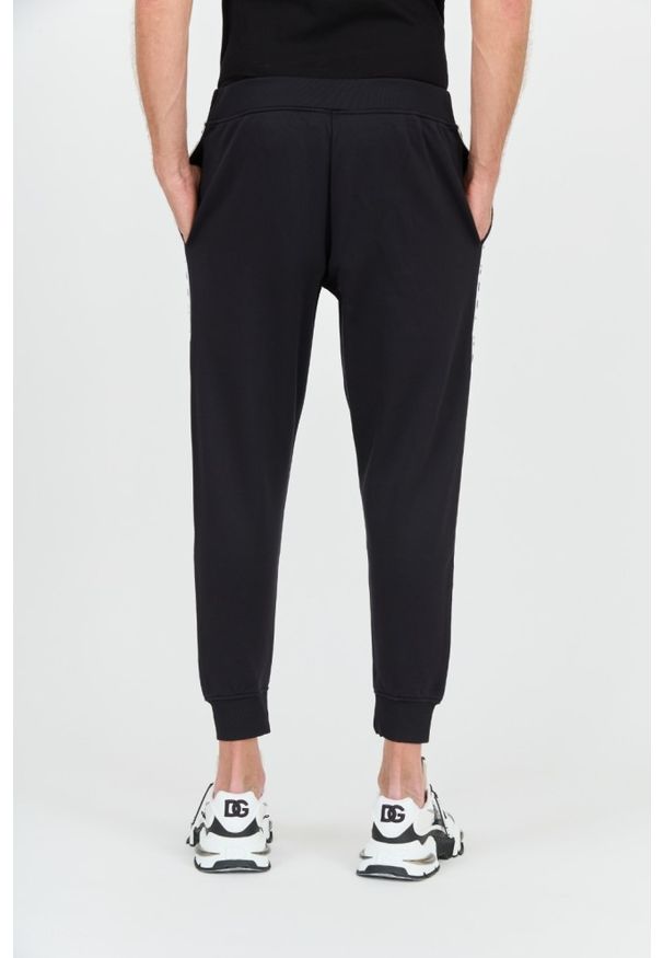 DSQUARED2 Czarne spodnie dresowe Relax Dan Fit. Kolor: czarny. Materiał: dresówka