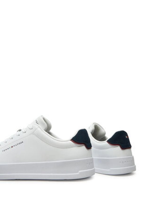 TOMMY HILFIGER - Tommy Hilfiger Sneakersy Th Court Lth Detail Ess FM0FM05367 Biały. Kolor: biały. Materiał: skóra