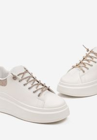 Born2be - Biało-Szampańskie Sneakersy z Brokatem i Biżuteryjnymi Sznurowadłami Nilirea. Kolor: biały. Wzór: gładki #5
