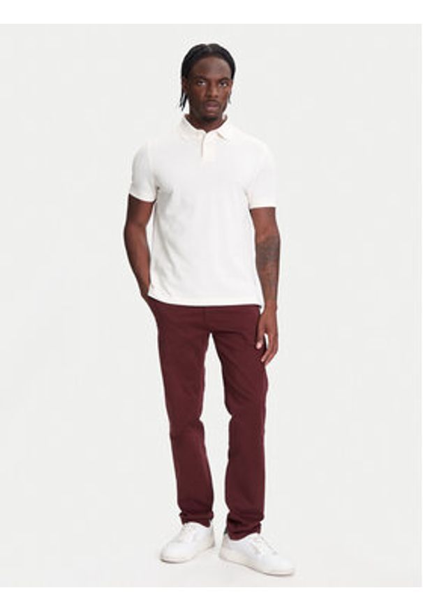 BOSS Chinosy 50510933 Bordowy Slim Fit. Kolor: czerwony. Materiał: bawełna