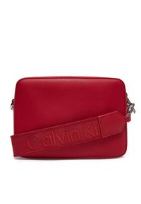 Calvin Klein Torebka Ck Must Small Camera Bag K60K613145 Czerwony. Kolor: czerwony. Materiał: skórzane