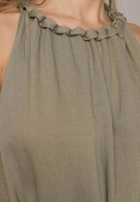 Born2be - Zielona Wiskozowa Sukienka Bez Rękawów z Warkoczowym Splotem przy Dekolcie Shirineli. Okazja: na co dzień. Kolekcja: plus size. Kolor: zielony. Materiał: wiskoza. Długość rękawa: bez rękawów. Wzór: ze splotem. Typ sukienki: proste, dla puszystych. Styl: elegancki, casual, klasyczny, boho #4