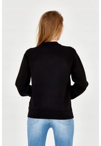 Guess - GUESS Czarna damska bluza z dużym logo. Kolor: czarny. Materiał: wiskoza