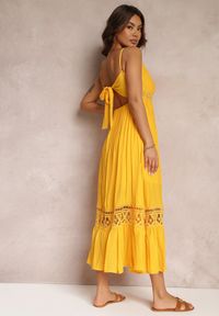 Renee - Żółta Rozkloszowana Sukienka Maxi z Falbanką i Koronką Luluma. Kolor: żółty. Materiał: koronka. Długość rękawa: na ramiączkach. Wzór: koronka. Sezon: lato. Długość: maxi #5