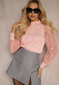 Renee - Różowy Golf ze Wstawkami z Siateczki na Rękawach Yelira. Okazja: na co dzień. Typ kołnierza: golf. Kolor: różowy. Materiał: jeans. Wzór: aplikacja. Styl: casual #3