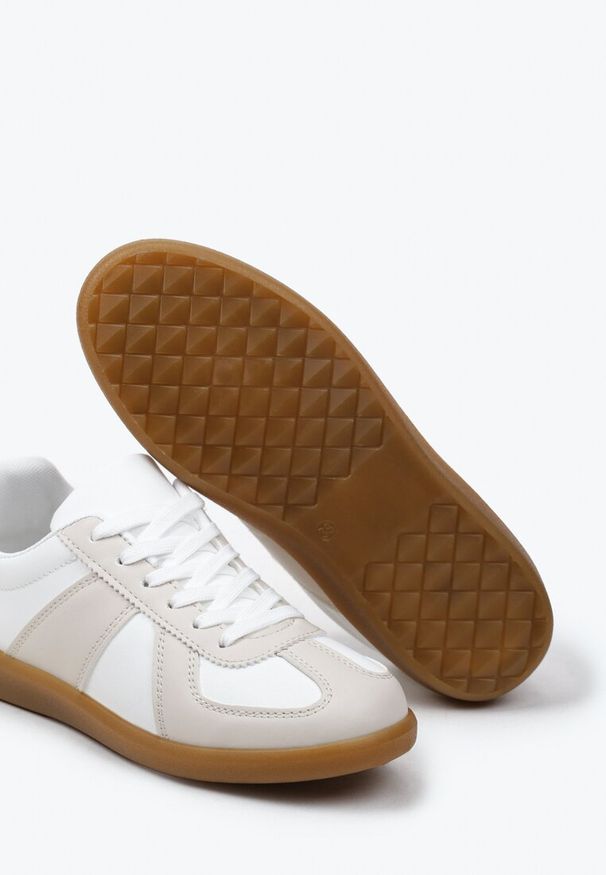 Renee - Beżowo-Białe Sneakersy Tenisówki z Ozdobnymi Przeszyciami Sumina. Nosek buta: okrągły. Kolor: beżowy. Materiał: materiał. Obcas: na obcasie. Wysokość obcasa: niski
