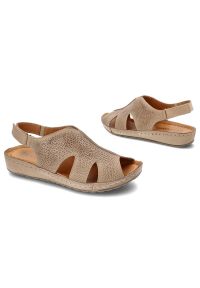 Beżowe Sandały Kampa Wygodne Skórzane Buty Na Lato. Okazja: na spacer, na co dzień. Zapięcie: pasek. Kolor: beżowy. Materiał: skóra. Wzór: ażurowy, aplikacja. Sezon: lato. Styl: casual, klasyczny #4