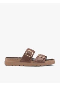 Ryłko - Brązowe klapki z dwoma paskami. Nosek buta: okrągły. Kolor: brązowy. Materiał: skóra. Wzór: paski. Styl: street, klasyczny #1
