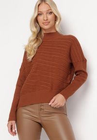 Born2be - Brązowy Sweter z Wełną o Asymetrycznym Fasonie z Tłoczeniem Sarositte. Kolor: brązowy. Materiał: wełna #5