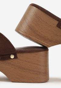 Renee - Brązowe Klapki Drewniaki o Fasonie Loafersów z Ozdobnymi Nitami Sargita. Okazja: na co dzień. Kolor: brązowy. Materiał: skóra. Wzór: haft. Styl: casual, elegancki #4