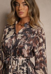 Renee - Szara Sukienka o Rozkloszowanym Kroju z Wiązanym Paskiem i Metaliczną Nicią Nalimirae. Okazja: na co dzień. Typ kołnierza: dekolt w kształcie V. Kolor: szary. Materiał: wiskoza, elastan, skóra. Styl: casual #4