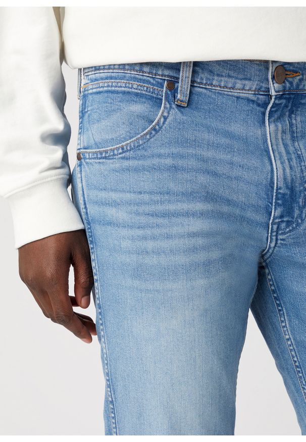 Wrangler - WRANGLER GREENSBORO MĘSKIE SPODNIE JEANSOWE CASSIDY W15QHR355