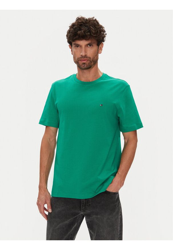 TOMMY HILFIGER - Tommy Hilfiger T-Shirt Ess Seasonal MW0MW39995 Zielony Regular Fit. Kolor: zielony. Materiał: bawełna