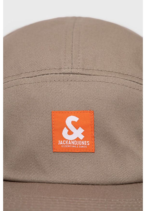 Jack & Jones czapka bawełniana kolor beżowy z aplikacją. Kolor: beżowy. Materiał: bawełna. Wzór: aplikacja