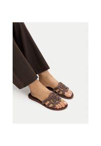 Klapki Nine West. Kolor: brązowy #1