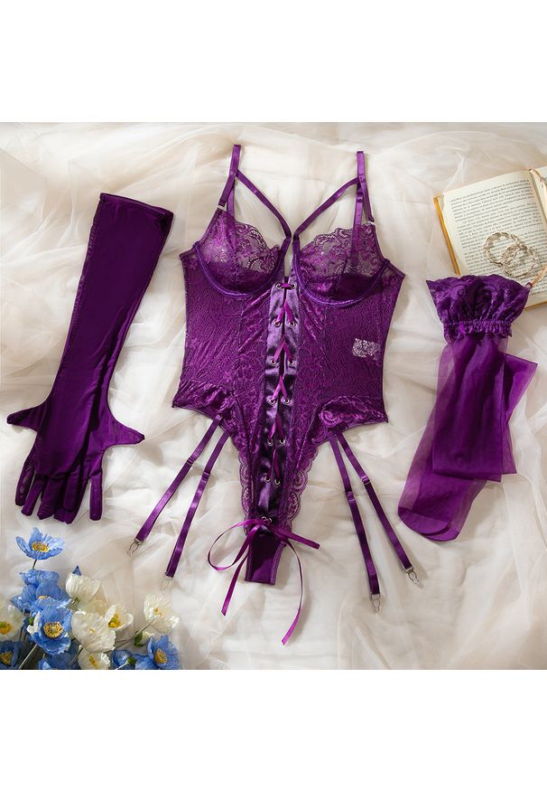 Intica - Body koronkowe z regulowanymi ramiączkami na specjalne okazje Savanah. Kolor: fioletowy. Materiał: koronka. Wzór: koronka