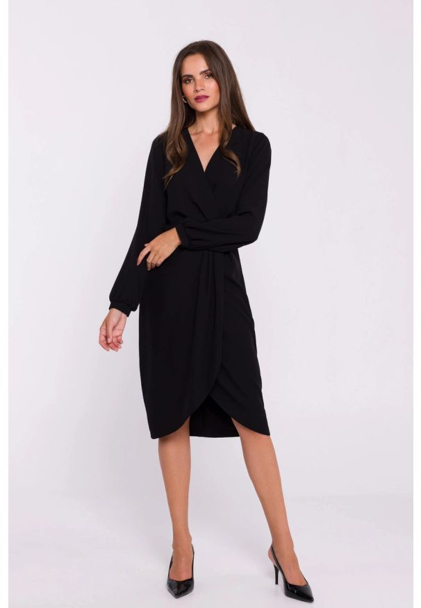 Stylove - Elegancka sukienka z dekoltem V i zakładkami czarna. Typ kołnierza: typu klepsydra. Kolor: czarny. Materiał: tkanina, elastan, materiał. Typ sukienki: kopertowe, asymetryczne. Styl: elegancki