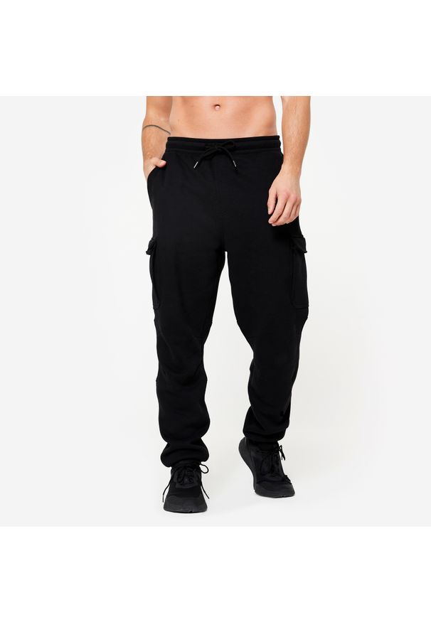 DOMYOS - Spodnie dresowe męskie Domyos Gym & Pilates. Kolor: czarny. Materiał: dresówka. Wzór: ze splotem. Sport: joga i pilates
