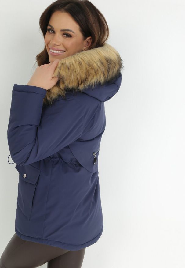 Born2be - Granatowa Kurtka Parka z Odpinanym Kapturem i Futerkiem Noizie. Okazja: na co dzień. Kolor: niebieski. Materiał: futro. Styl: elegancki, casual