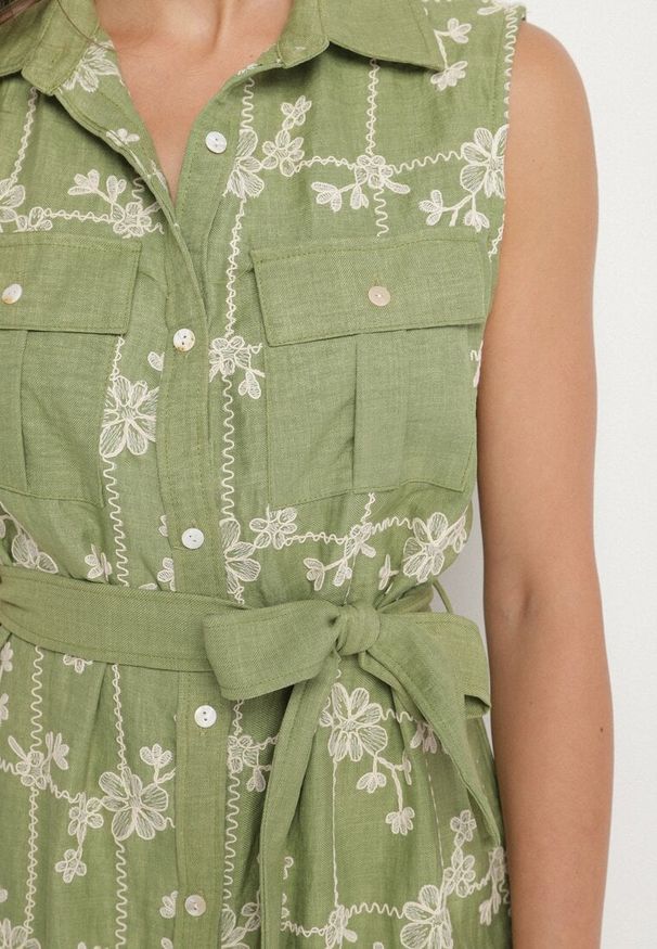 Born2be - Zielona Sukienka Bez Rękawów o Koszulowym Kroju z Paskiem Zdobiona Haftem Fodarela. Okazja: na co dzień. Kolor: zielony. Długość rękawa: bez rękawów. Wzór: haft, aplikacja. Sezon: lato. Typ sukienki: koszulowe. Styl: klasyczny, casual, elegancki