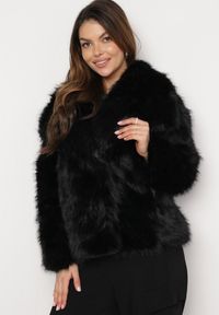 Born2be - Czarna Kurtka Futro z Wsuwanymi Kieszeniami Liriena. Okazja: na co dzień, na spacer. Kolor: czarny. Materiał: futro. Styl: casual, klasyczny, elegancki