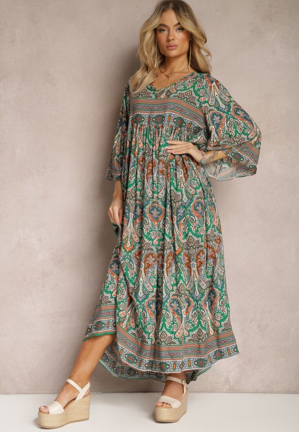 Renee - Zielona Rozkloszowana Sukienka we Wzór Paisley z Rękawem 3/4 Briarwa. Okazja: na co dzień. Kolor: zielony. Wzór: paisley. Styl: elegancki, casual