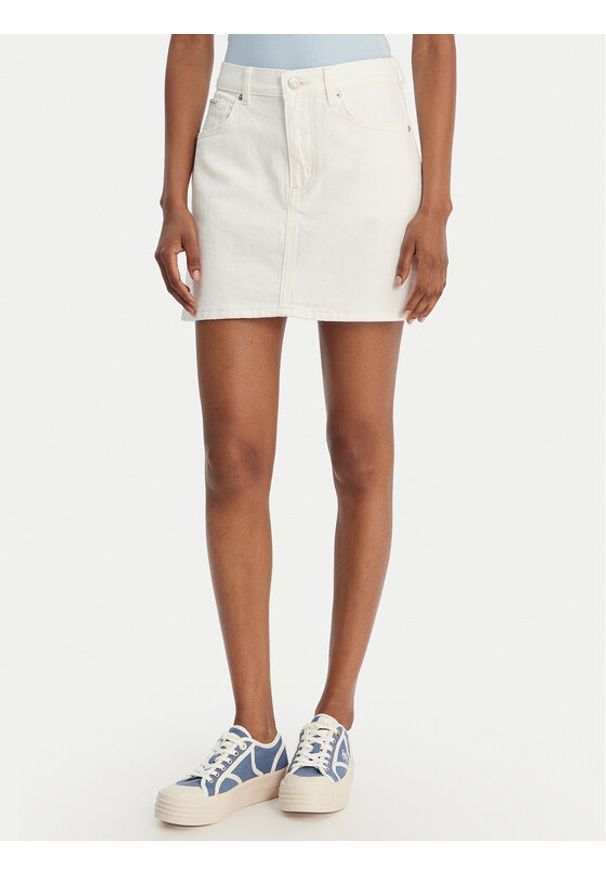 Guess Jeans Spódnica jeansowa W6RD0Q D6521 Biały Regular Fit. Kolor: biały. Materiał: bawełna