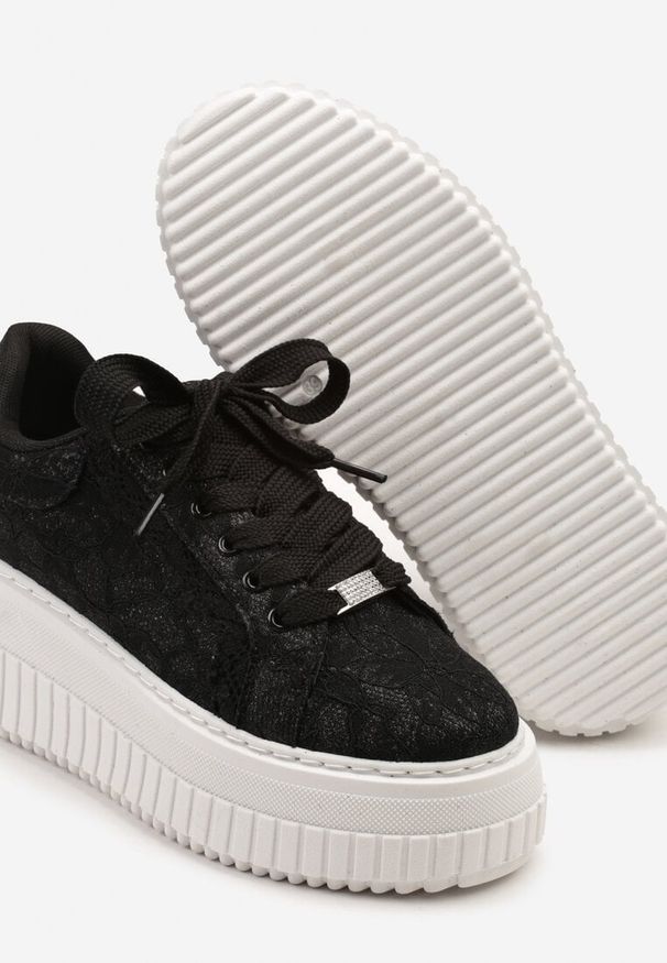 Born2be - Czarne Sneakersy na Grubej Tłoczonej Podeszwie z Brokatem Lalema. Okazja: na co dzień. Nosek buta: okrągły. Kolor: czarny. Materiał: jeans