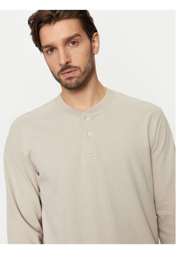 Marc O'Polo Longsleeve 429 2042 52184 Beżowy Regular Fit. Typ kołnierza: polo. Kolor: beżowy. Materiał: bawełna. Długość rękawa: długi rękaw