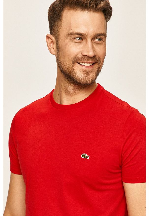 Lacoste - T-shirt. Okazja: na co dzień. Kolor: czerwony. Materiał: dzianina. Styl: casual
