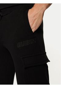 Guess Spodnie dresowe Z4YB08 K9V31 Czarny Regular Fit. Kolor: czarny. Materiał: bawełna