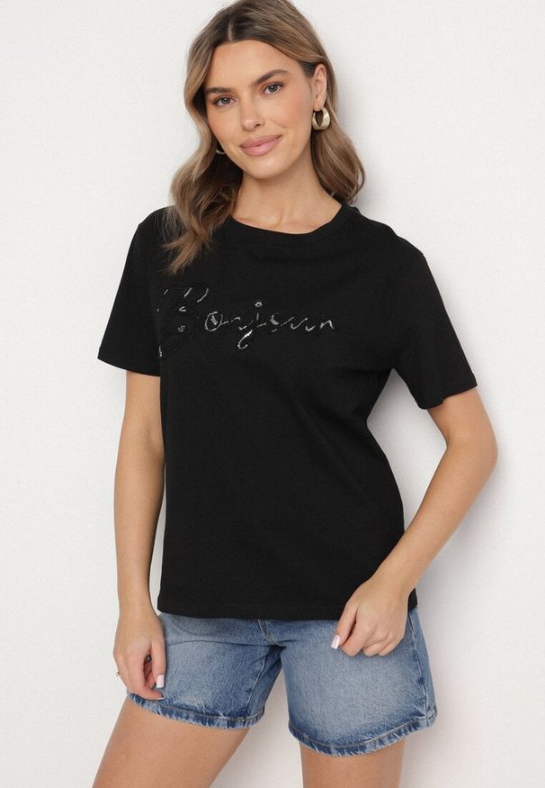 Born2be - Czarny T-shirt z Bawełny o Kroju Oversize z Haftem i Cekinami Uliowena. Okazja: na co dzień, na spacer. Kolor: czarny. Materiał: bawełna. Wzór: haft. Sezon: lato. Styl: casual