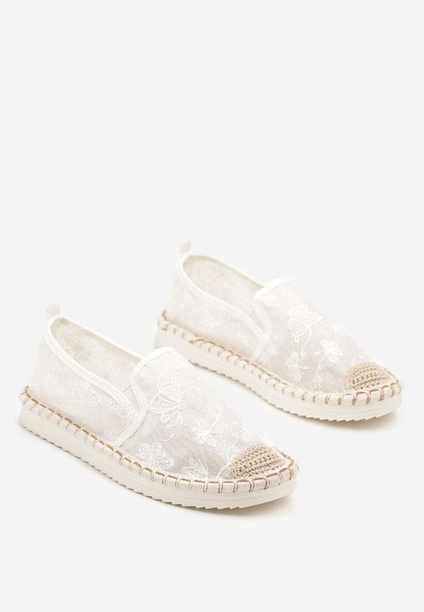 Renee - Białe Espadryle z Plecionką i Koronką Vivello. Okazja: na co dzień. Kolor: biały. Materiał: koronka. Wzór: koronka. Obcas: na obcasie. Styl: casual. Wysokość obcasa: niski